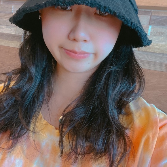 Profile Picture of Inhye Kim (@inhye_kim) on Poshmark