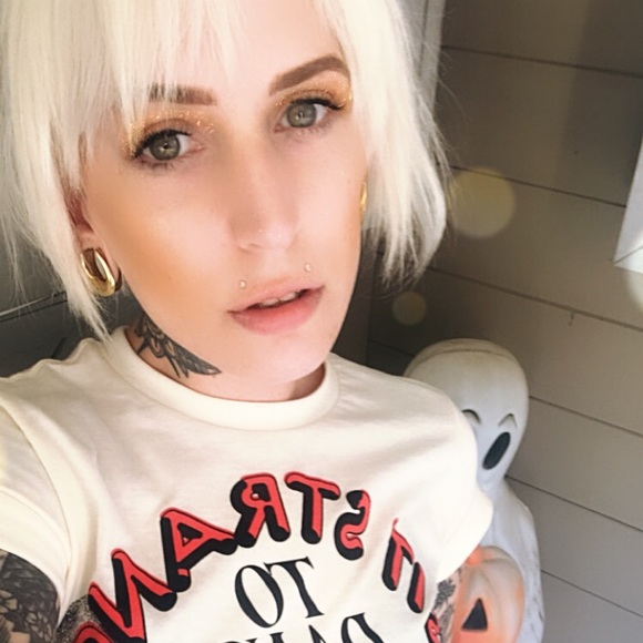 Profile Picture of Chelsea Grenafege (@lovers_spit) on Poshmark