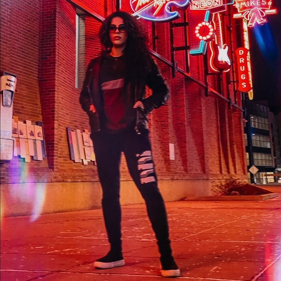 Profile Picture of Nadezda Zhukova (@nadezdazhukova) on Poshmark