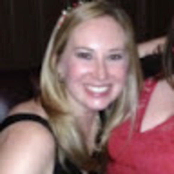 Profile Picture of Laura Pendergrass (@lpen211) on Poshmark