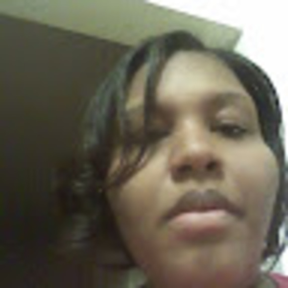 Profile Picture of Cassandra Young (@cmy4151985) on Poshmark