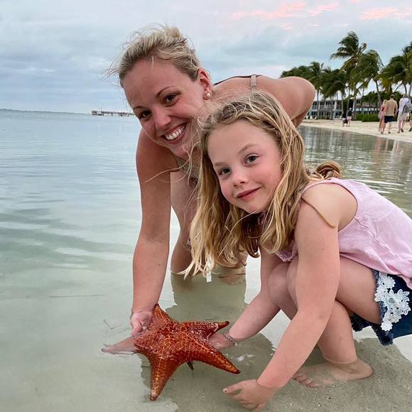 Profile Picture of Danielle Hulbert (@dh14) on Poshmark