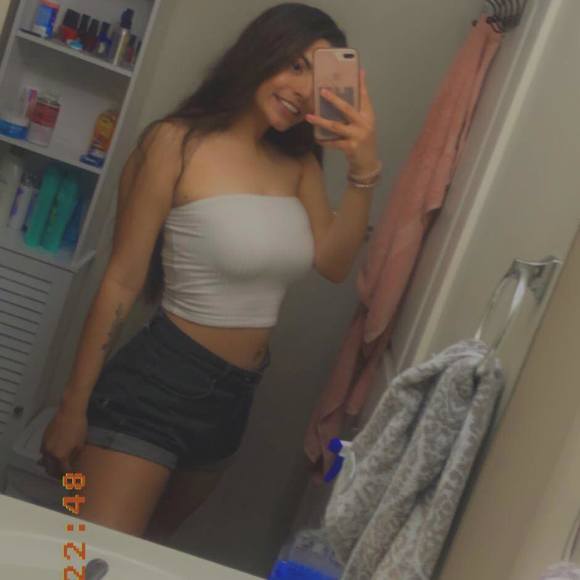 Profile Picture of Vidalis Montanez (@vidalismontanez) on Poshmark