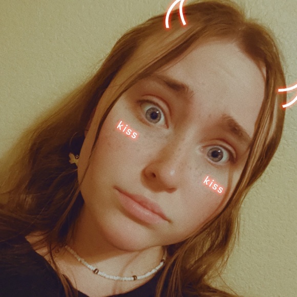 Profile Picture of Chloe Conrad (@annchloe2005) on Poshmark