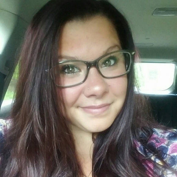 Profile Picture of Katelynn Barss (@kebarss) on Poshmark