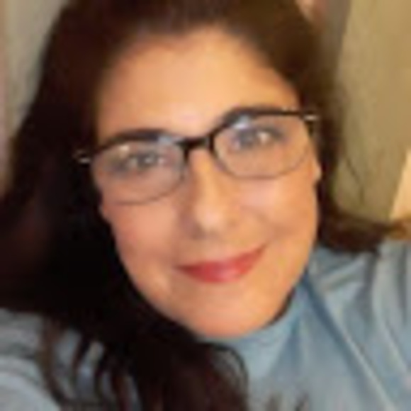 Profile Picture of Renee Ackal (@reneeackal) on Poshmark