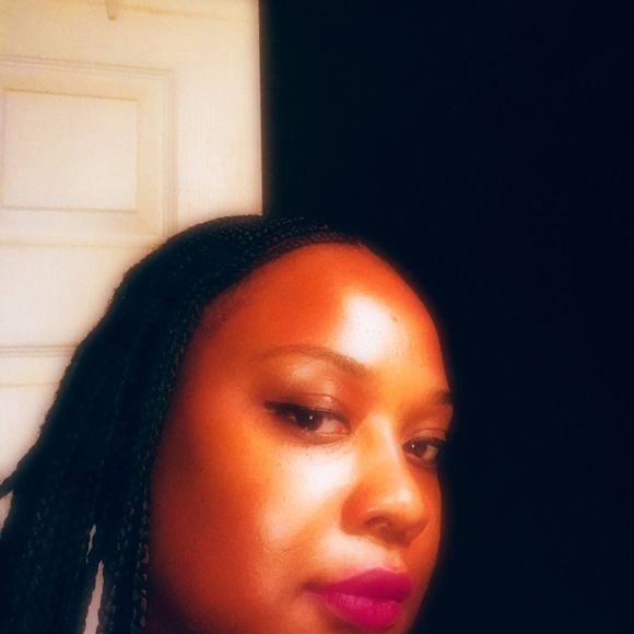 Profile Picture of Staresa Bivines (@staresabivines) on Poshmark