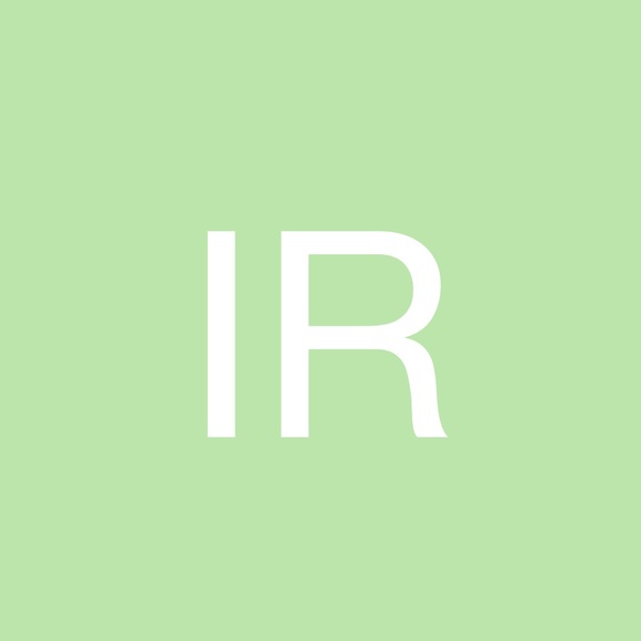 Profile Picture of Iris Rosas (@irissxo) on Poshmark