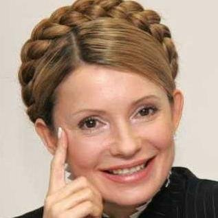 Profile Picture of Lara Andrews (@HandmadeComfort) on Twitter