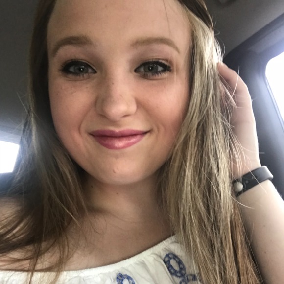 Profile Picture of Bridget Hartshorne (@bridgeet01) on Poshmark