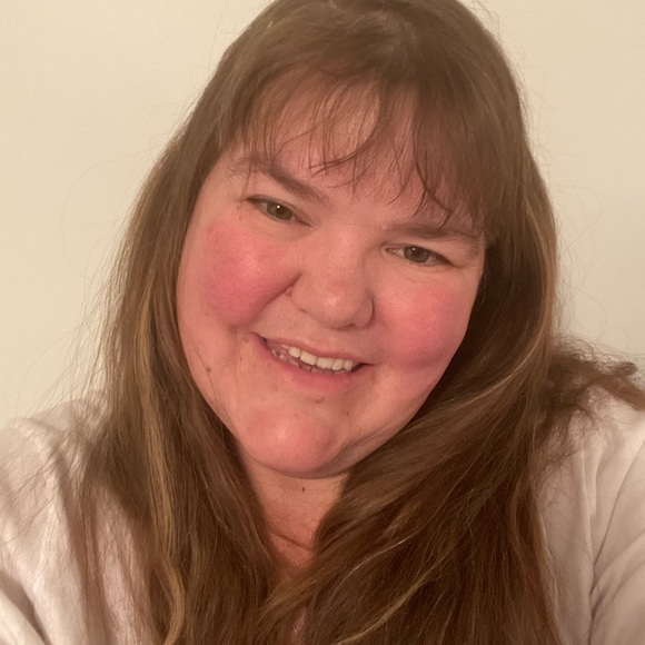 Julie Woodin-stockert - Poshmark Profile Picture of Julie Woodin-stockert (@julesabud) on Poshmark