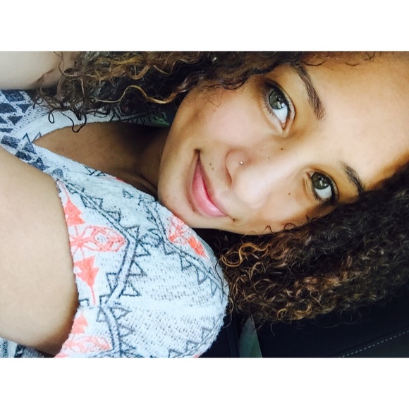 Caryn Morgan - Poshmark Profile Picture of Caryn Morgan (@carynelyssa) on Poshmark