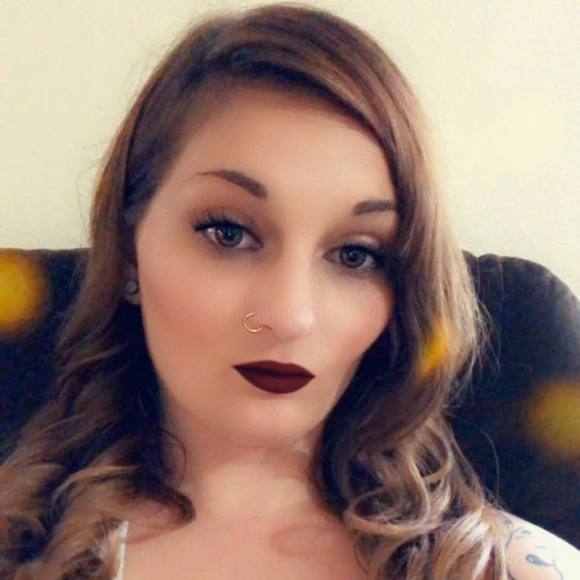 Profile Picture of Danylle Moulton (@moultond) on Poshmark
