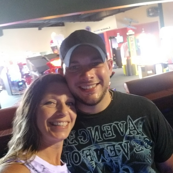 Profile Picture of Jessica Chupka (@jessichupka) on Poshmark