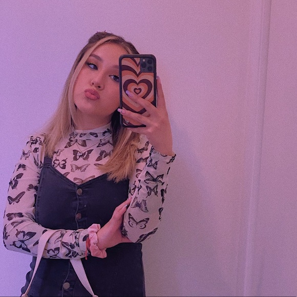 Profile Picture of Val Gonzalez (@valshutup) on Poshmark