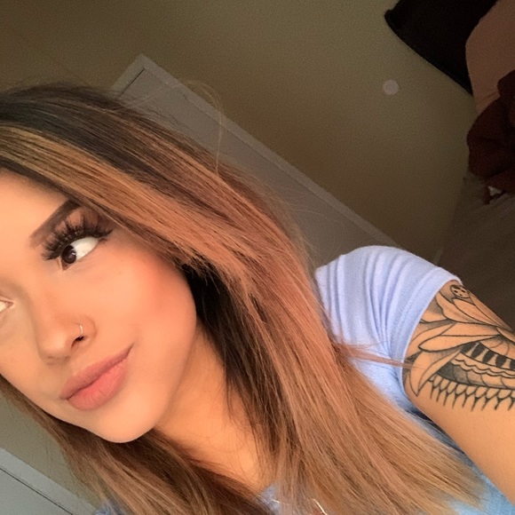 Profile Picture of Andrea Chuvac (@andreac724) on Poshmark