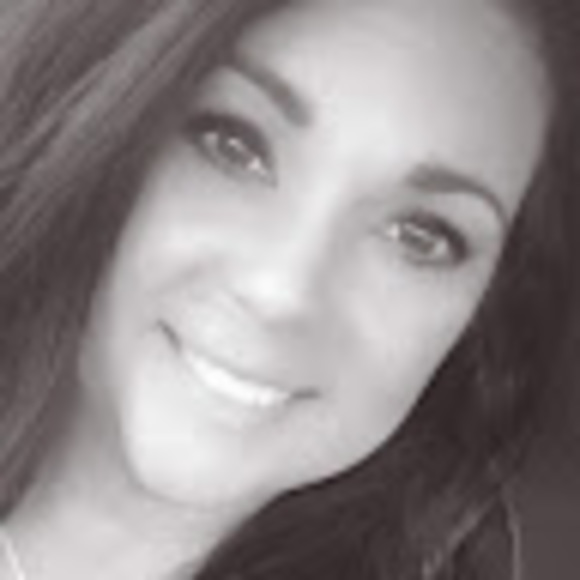 Profile Picture of Kimberly Daniel (@authorkdaniel) on Poshmark