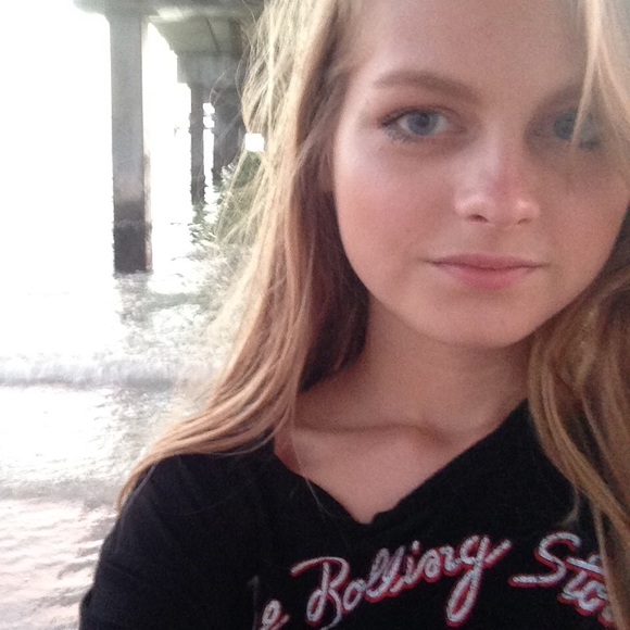 Profile Picture of Corbin Lorenat (@corbueno) on Poshmark