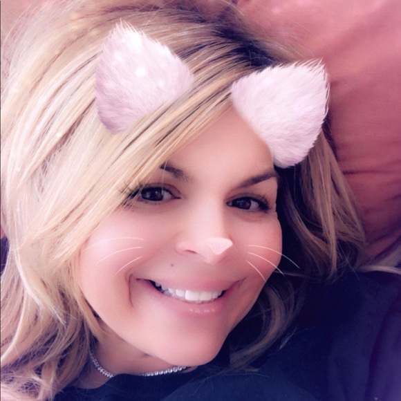 Profile Picture of Virginia Miodonski (@vmiodonski) on Poshmark