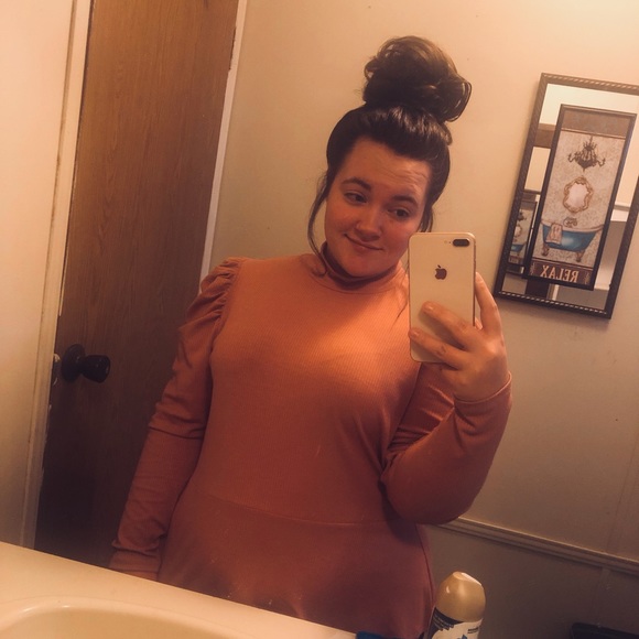 Profile Picture of Savannah Coker (@savannahcoke412) on Poshmark