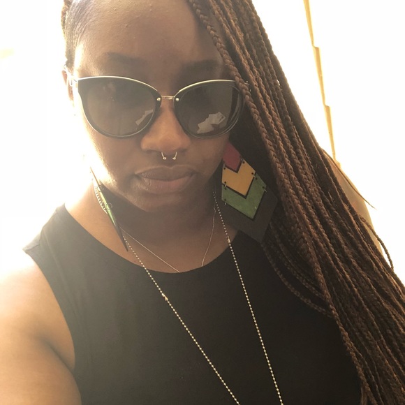 Profile Picture of Tyiesha Reaves (@mzsixx3) on Poshmark