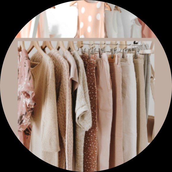 Profile Picture of Becky Loudenback (@bellabelline) on Poshmark