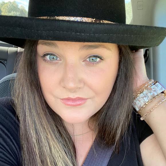 Profile Picture of Megan Matherne (@meganslu18) on Poshmark
