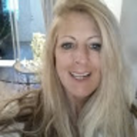 Profile Picture of Donna Hildebrandt (@donnahildebr893) on Poshmark