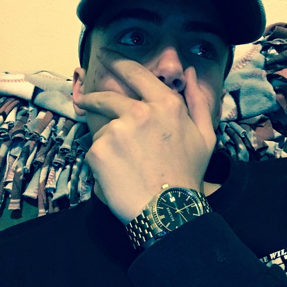 Profile Picture of Ian Burchfield (@deviousdabber42) on Poshmark