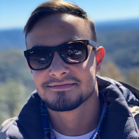 Profile Picture of Christopher Cervantes (@chris7cervantes) on Poshmark