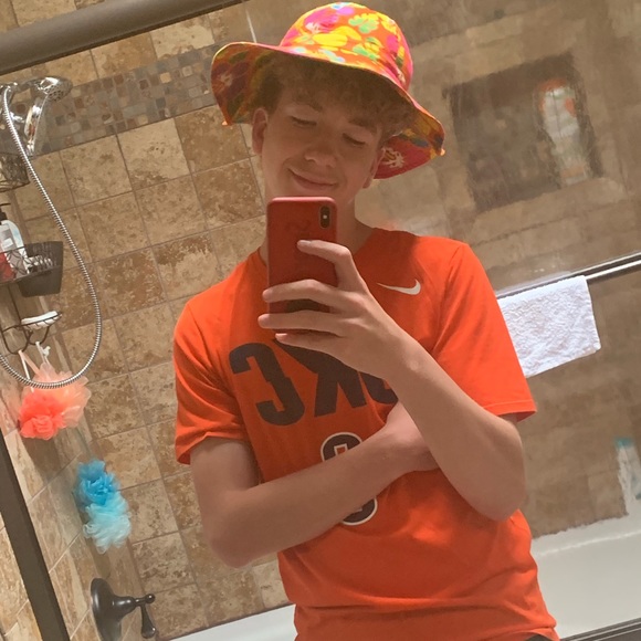 Profile Picture of Steven Zachary (@steven14zach) on Poshmark