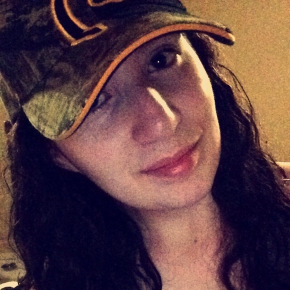 Profile Picture of Fabiola Jauregui (@jaureguifabi) on Poshmark