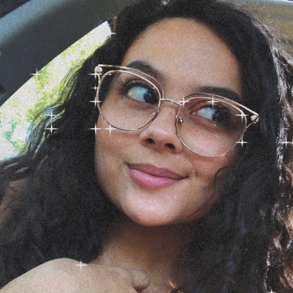 Profile Picture of Madeline Heule (@madelineheule) on Poshmark