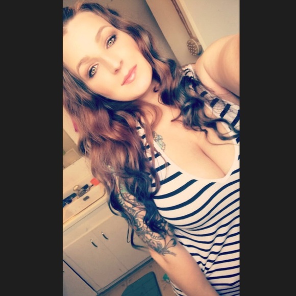 Profile Picture of Stephanie Hopper (@stephanieh479) on Poshmark