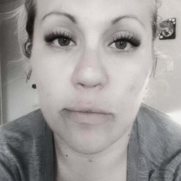 Profile Picture of Andrea Diebner (@diebs_2) on Poshmark