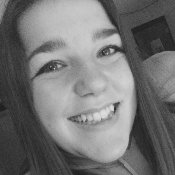 Profile Picture of Skyler Hesch (@skylerhesch) on Poshmark