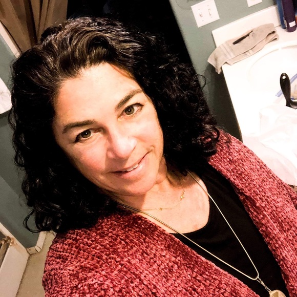 Profile Picture of Joy Chaney (@wadajoy) on Poshmark