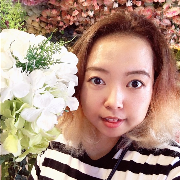 Profile Picture of Yujung Kim (@ujunge321) on Poshmark