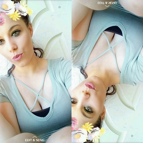 Profile Picture of Lauren Honzell (@lhonzell) on Poshmark