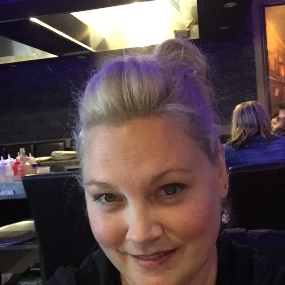 Tara Pendexter - Poshmark Profile Picture of Tara Pendexter (@tar749801) on Poshmark