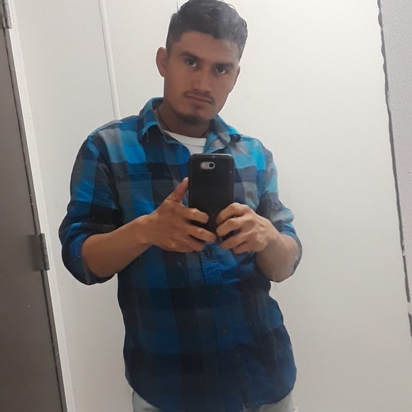 Profile Picture of Ramos Perez (@eliverramos4) on Poshmark