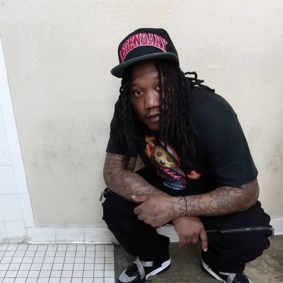 Profile Picture of Alex Wayne (@alexwayne500) on Poshmark