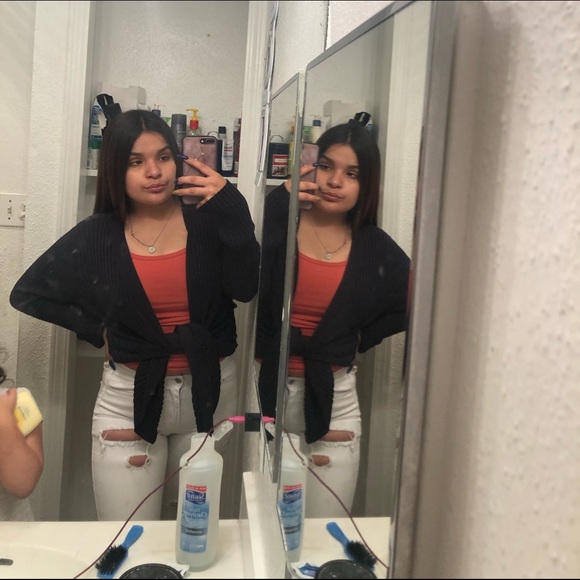 Profile Picture of Elizabeth Montoya (@elizabethmon574) on Poshmark