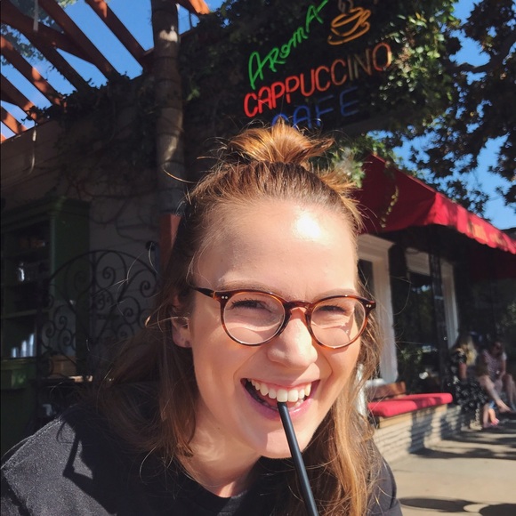 Profile Picture of Ashleigh Girton (@ashleighkg) on Poshmark