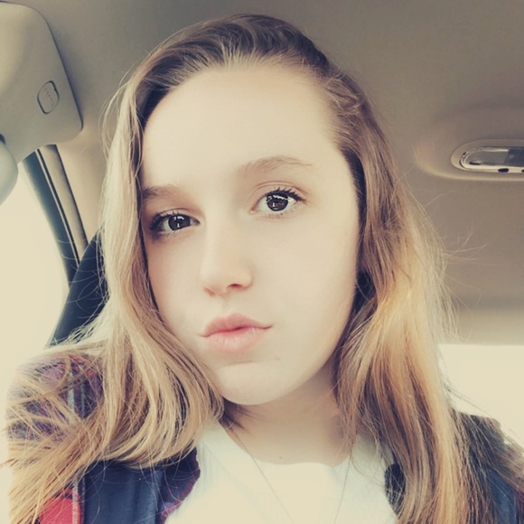 Profile Picture of Katelynn Miller (@katelynnm2002) on Poshmark