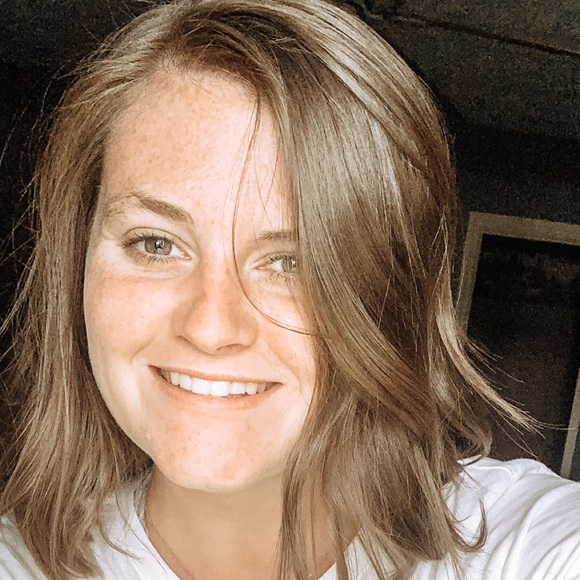 Profile Picture of Leah Coker (@leahcoker88) on Poshmark