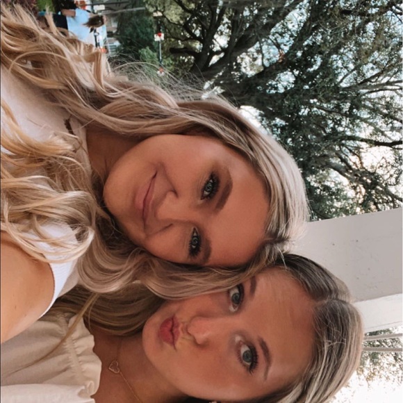 Profile Picture of Anna Ditman (@anna_ditman) on Poshmark