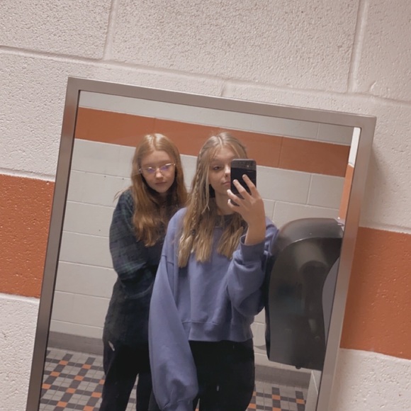 Profile Picture of Hannah Mitchell (@hannahmitchell6) on Poshmark