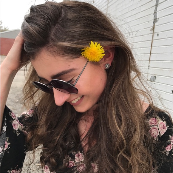 Profile Picture of Madison Rosemeier (@maddie_rose21) on Poshmark