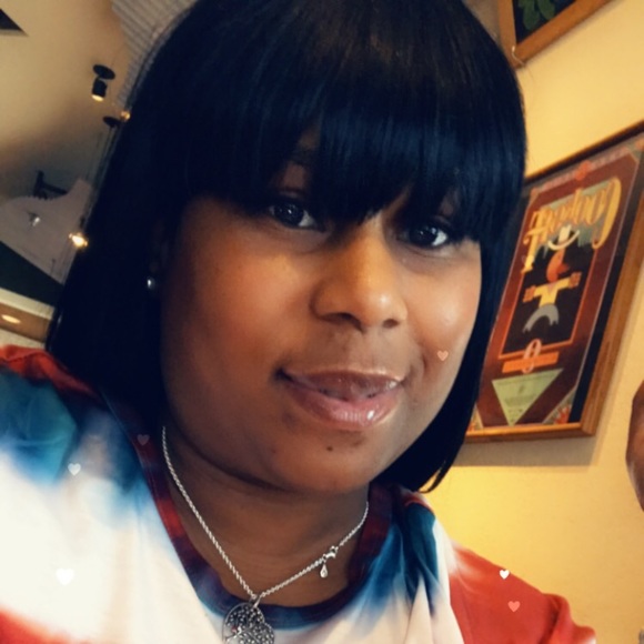 Profile Picture of Yosha Populus (@yoshap) on Poshmark